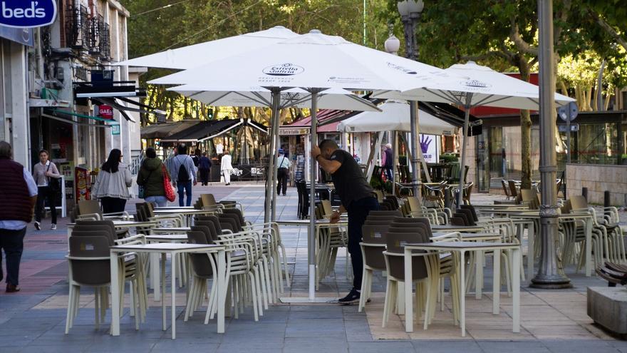 Luz verde a la nueva ley antitabaco: prohibido fumar y vapear en las terrazas