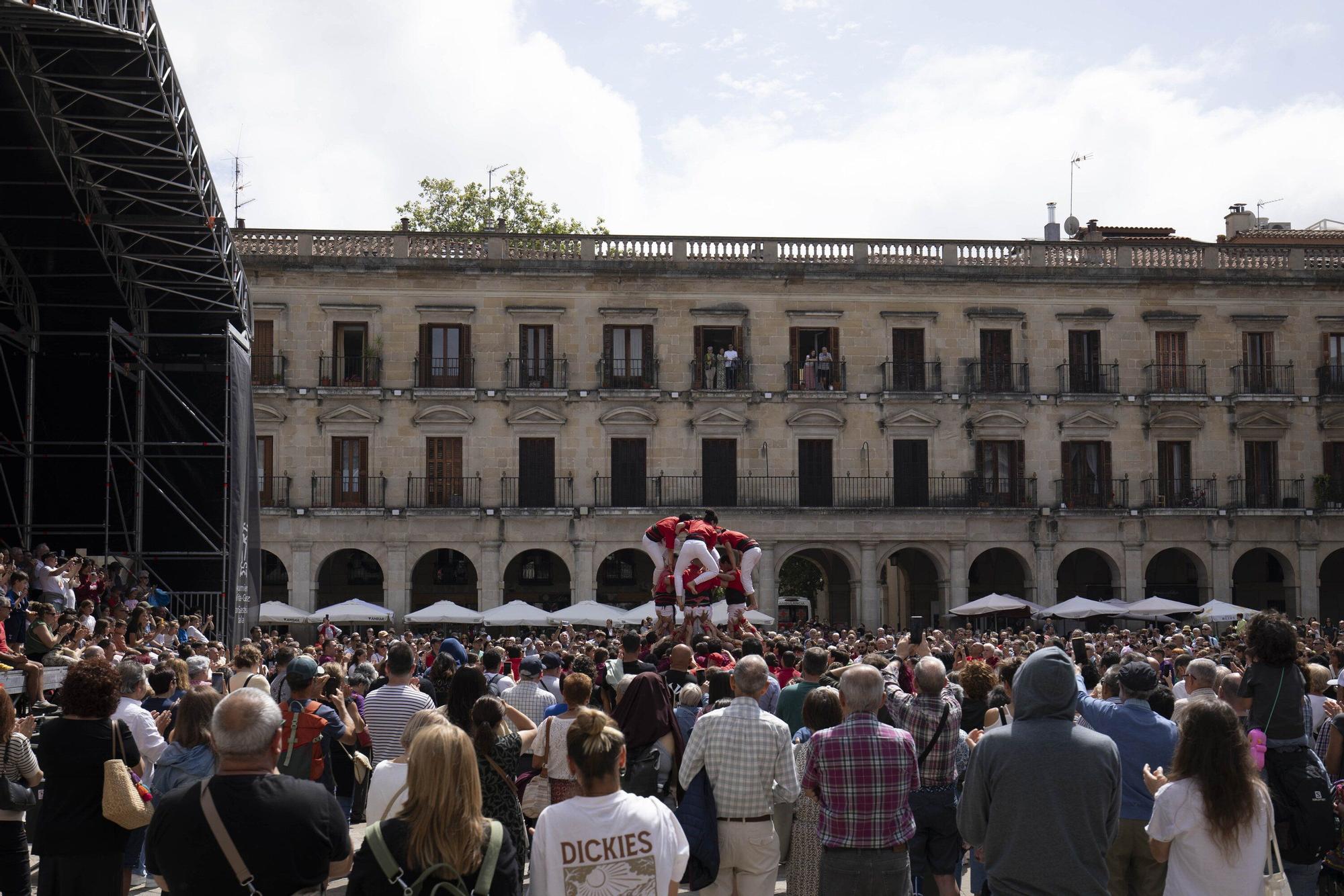 En imágenes: La Plaza Nueva de Vitoria acoge una gran Diada Castellera