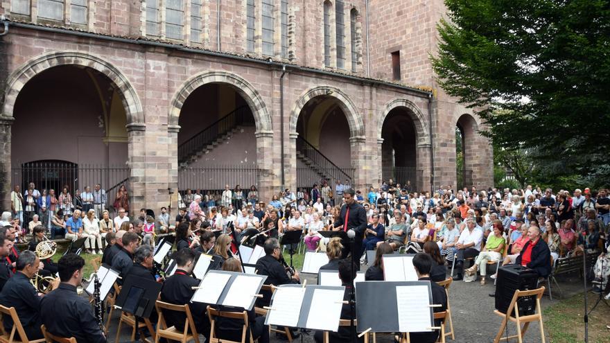 Concierto y relevo en la Banda Recreo de Elizondo