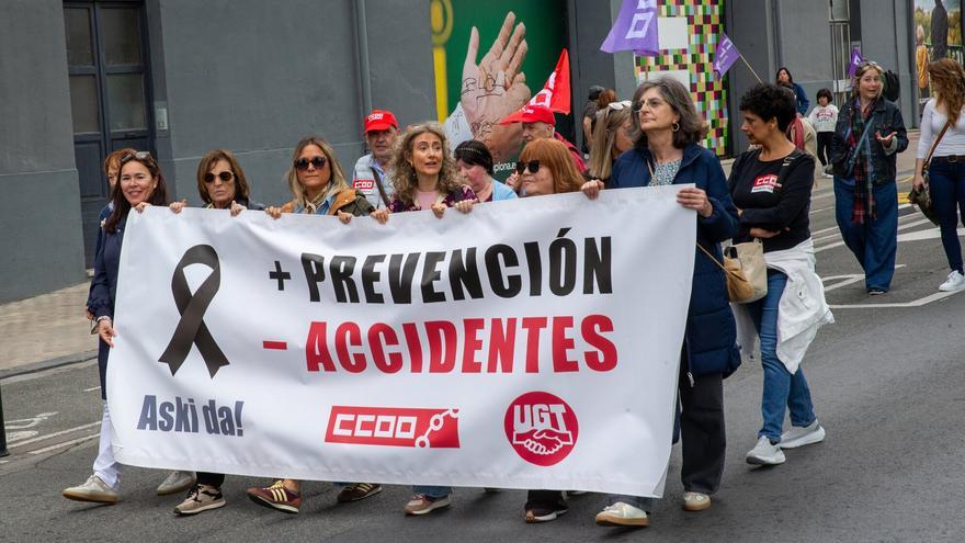 UGT y CCOO reclaman en Iruñea mejoras laborales, sociales y de política internacional