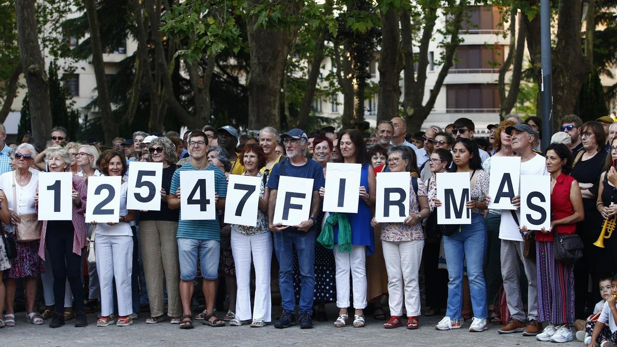Plaza de la Cruz. Concentración contra el parking.