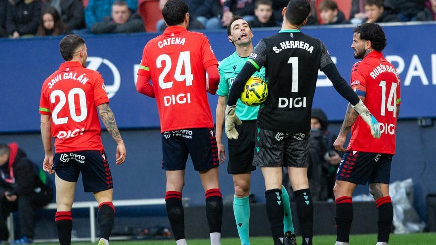 El Comité Técnico Arbitral, sobre la polémica en el Osasuna-Villarreal: "La acción es imprudente y el penalti está bien señalado"