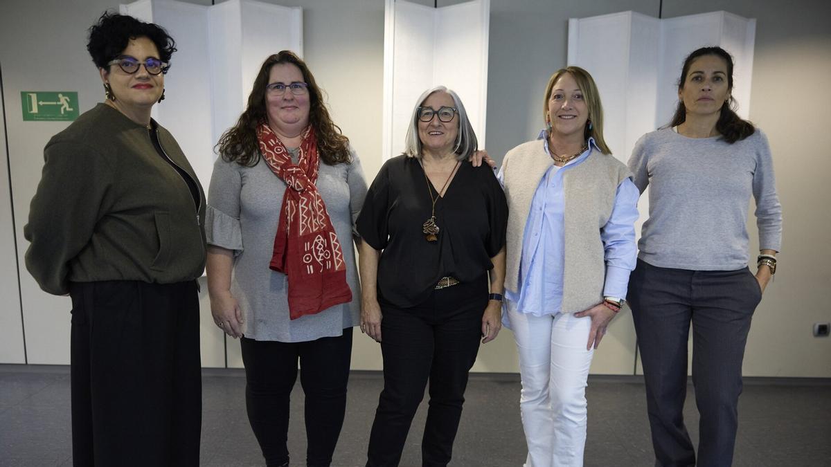 Silvia Saldaña (Adhi), Ainara Duque (Disnavarra), Mariluz Sanz (Cermin), Iranzu Ostolaza (Disnavarra) y María Sola (ANAC).