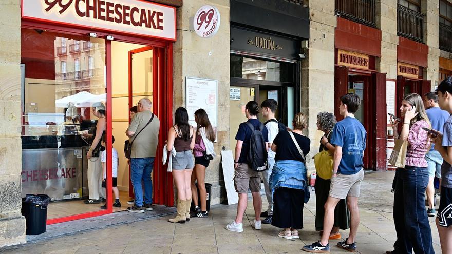 Abre en Bilbao un local que vende porciones de tarta de queso por menos de un euro