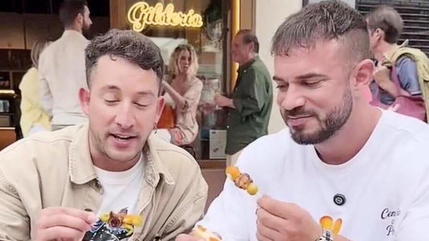 El famoso influencer ‘Cenando con Pablo’ alucina con las gildas de Vitoria: “Muy buenas y originales”