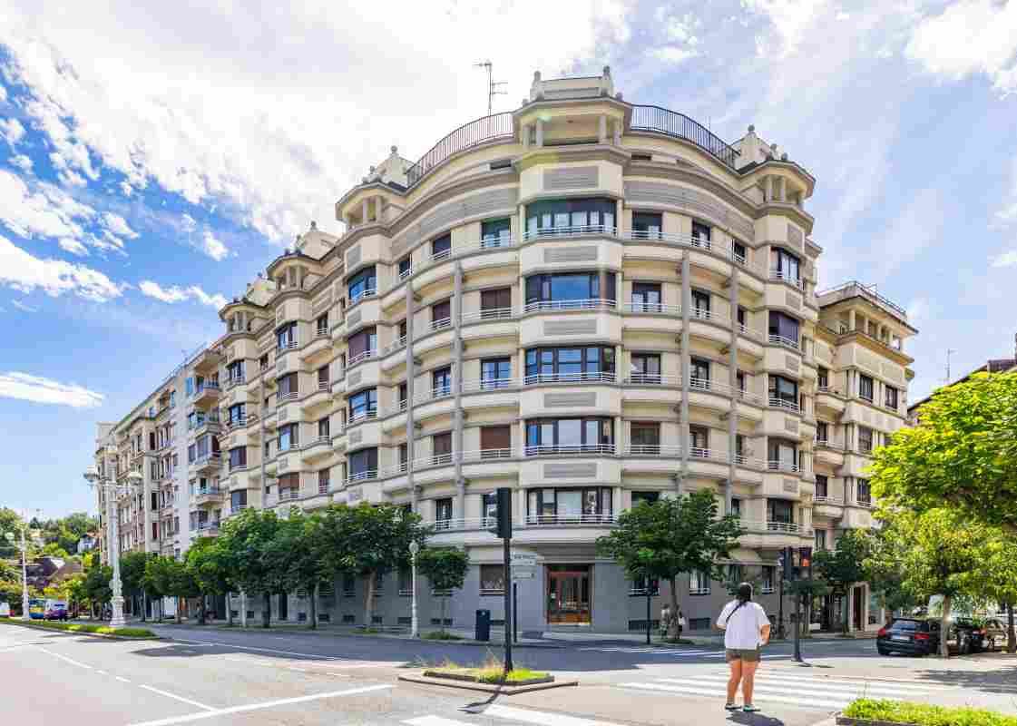 Amplio piso en venta a un paso de la playa de la Zurriol