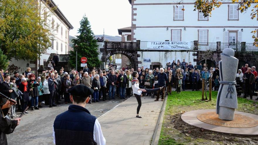 Baztan rinde homenaje al compromiso y a la solidaridad