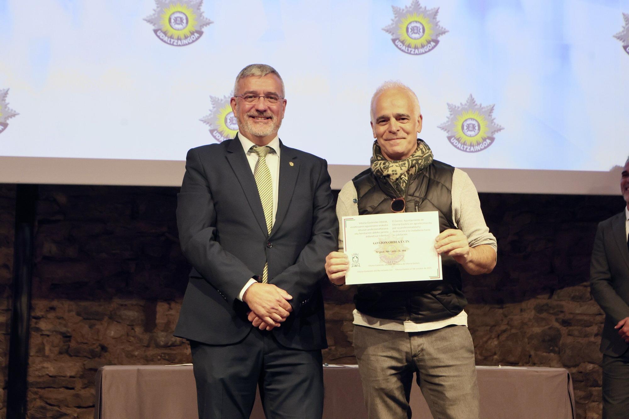 En imágenes: La Policía Local celebra la festividad de los Ángeles Custodios en Vitoria