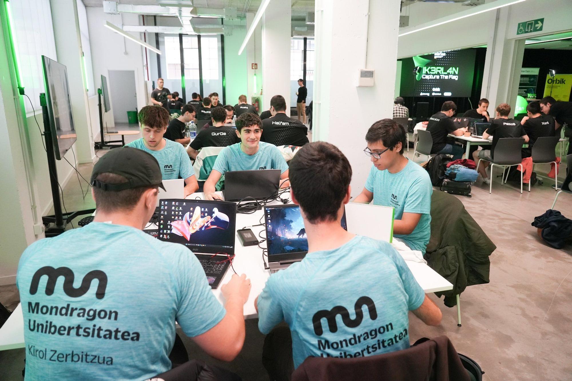En imágenes: jóvenes talentos compiten en Bilbao por el futuro de la ciberseguridad