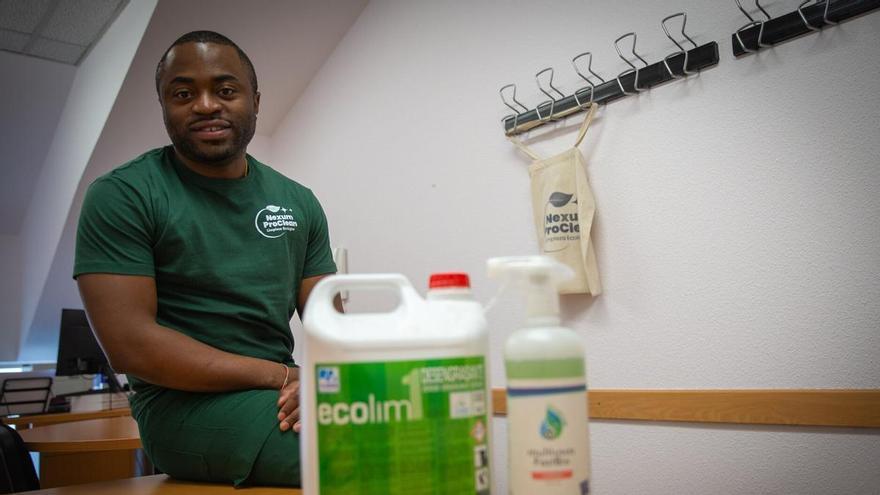 Santiago Sibacha: de &#039;acicalar&#039; la plaza de toros de Pamplona a crear su empresa de limpieza ecológica