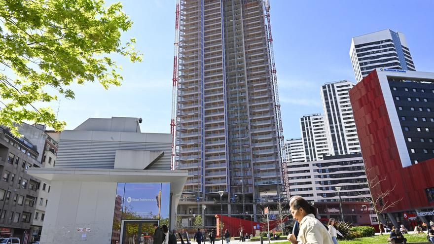 La construcción de la quinta torre de Garellano está otra vez en el alero