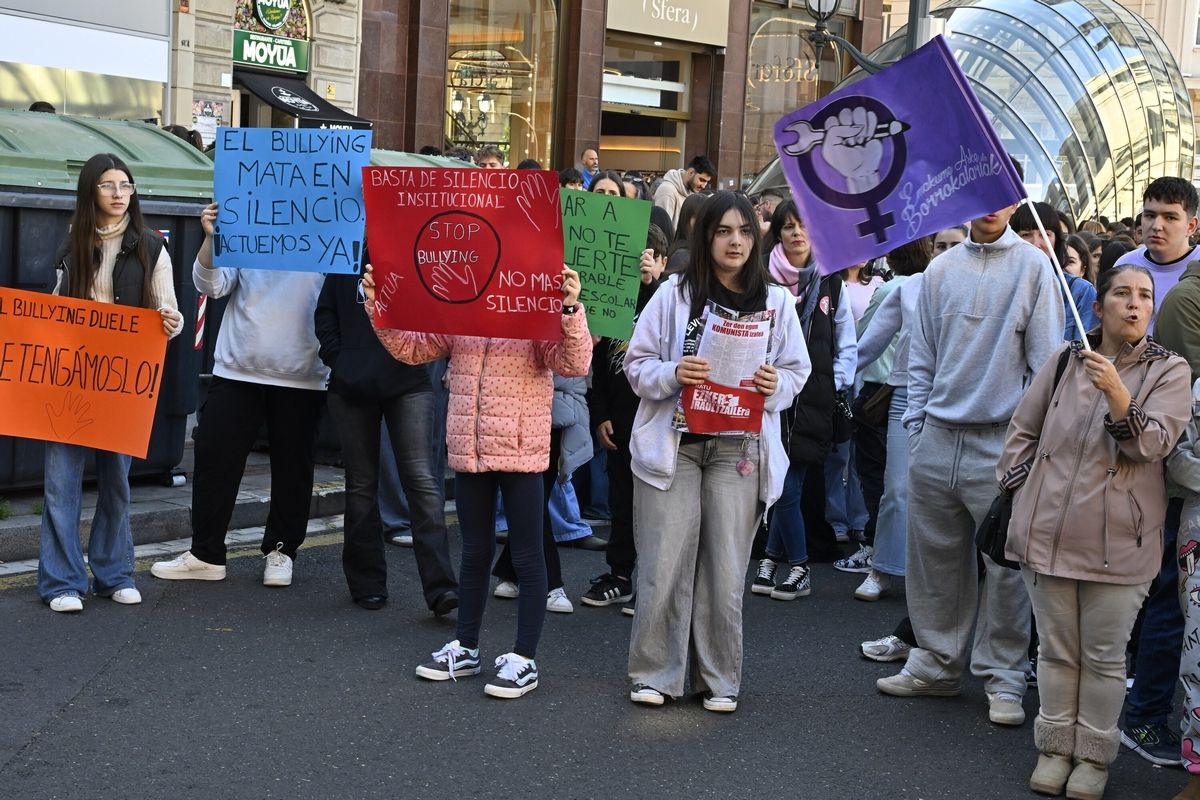 Estudiantes salen a la calle en Bilbao contra el 'bullying'