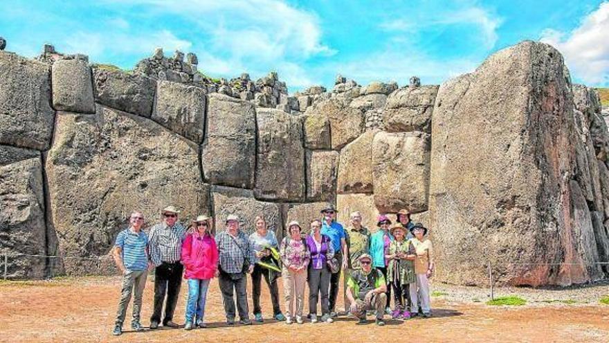 Grupo de Viajes Marfil en Sacssayhuaman. Fotos: Naturtrek