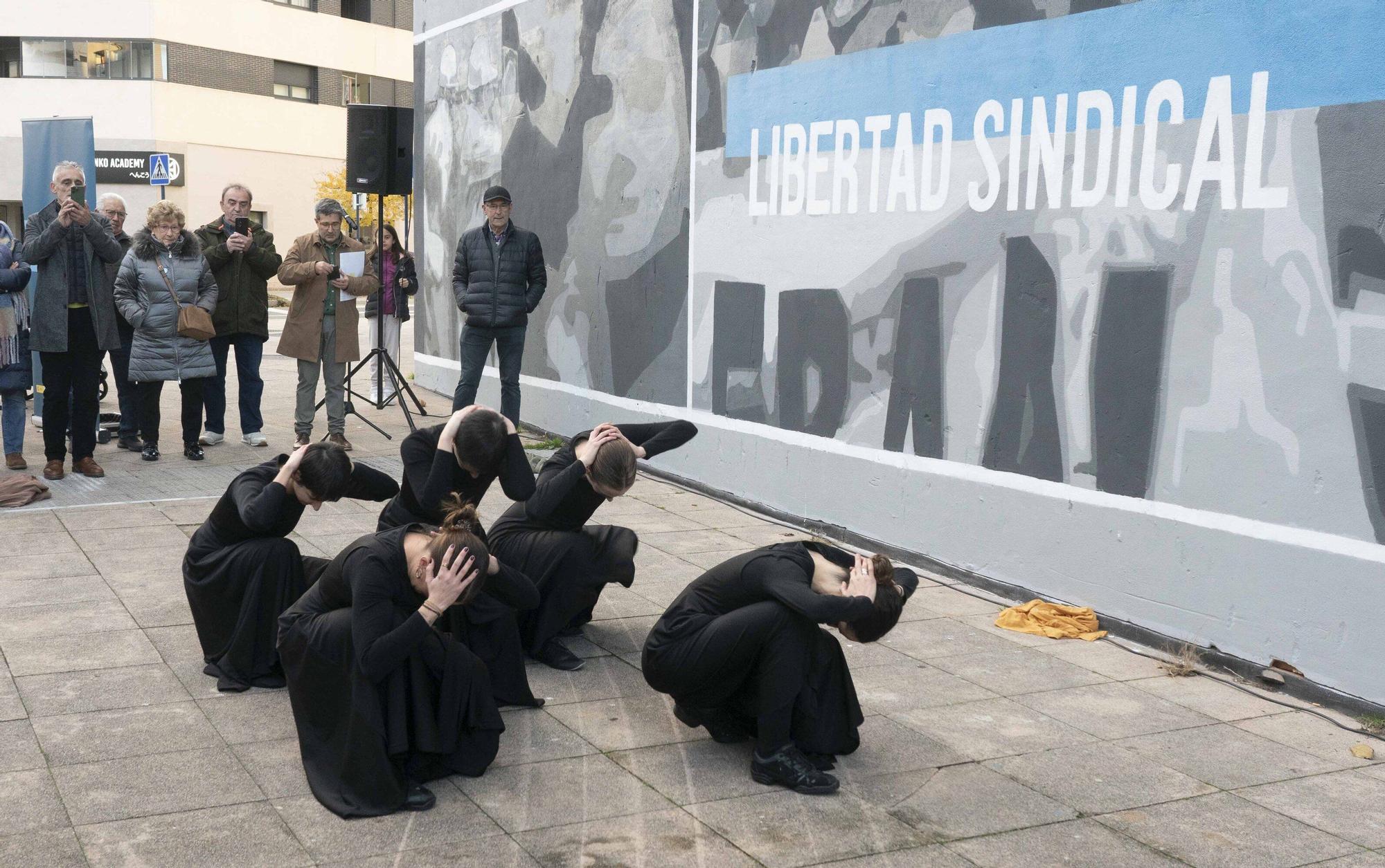 En imágenes: Zabalgana estrena un mural sobre la evolución del movimiento obrero