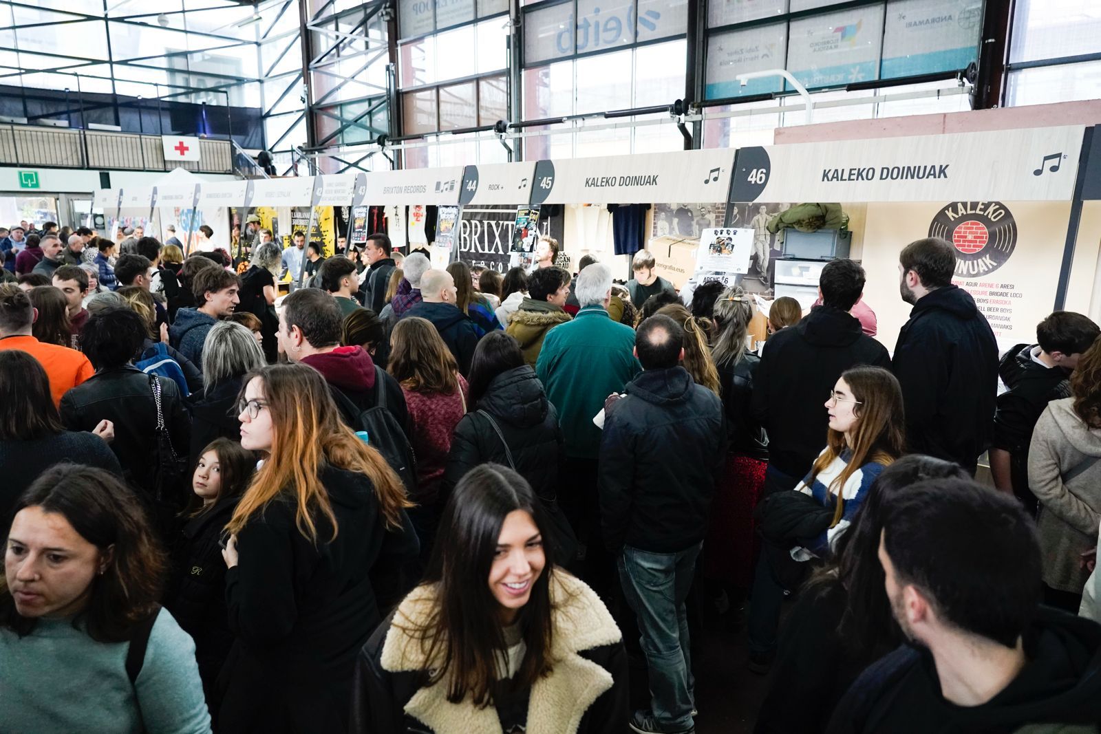 En imágenes: colas para acceder a una Durangoko Azoka a reventar