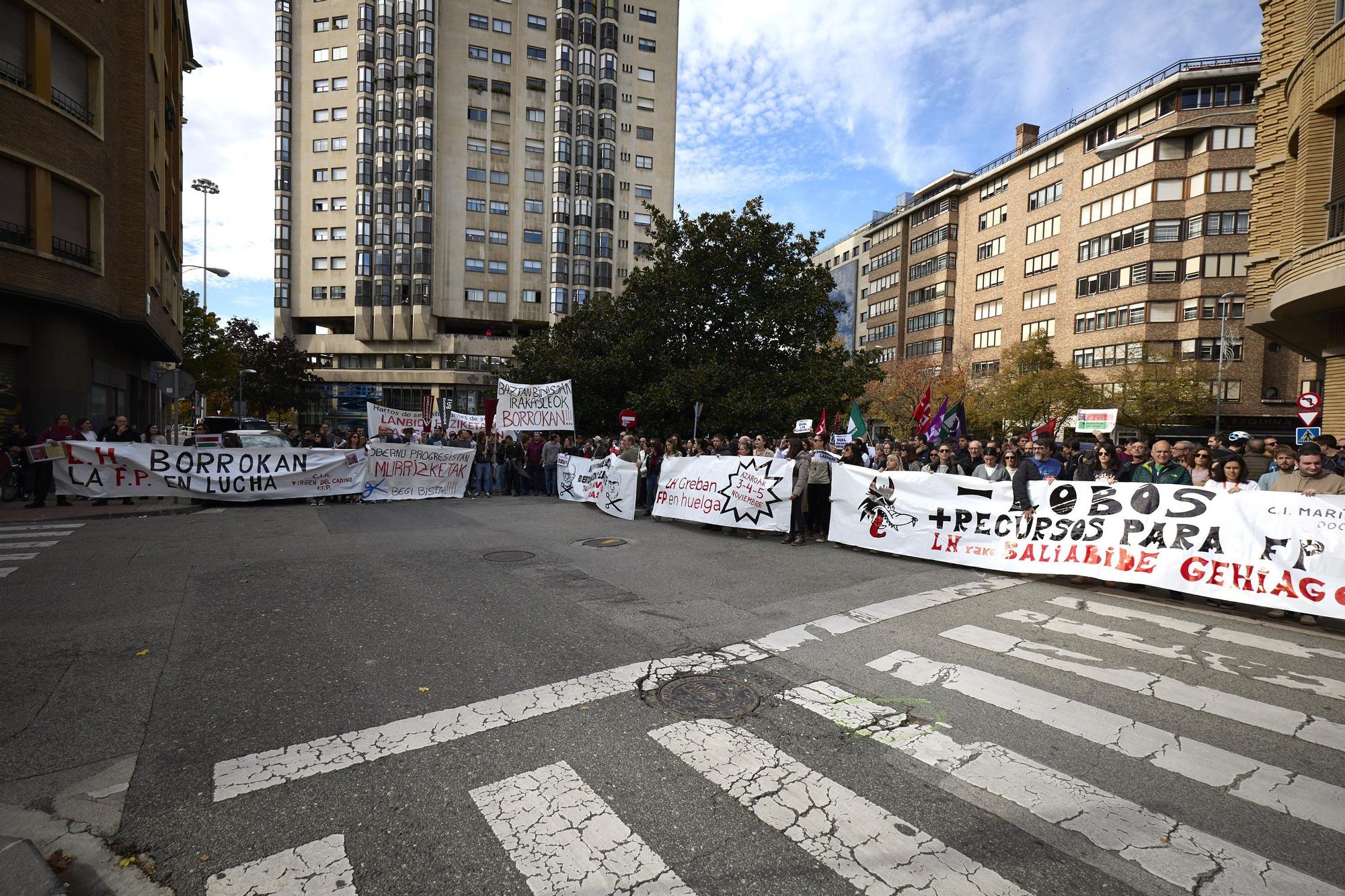 Manifestación de profesores y estudiantes de FP en Pamplona el segundo día de huelga