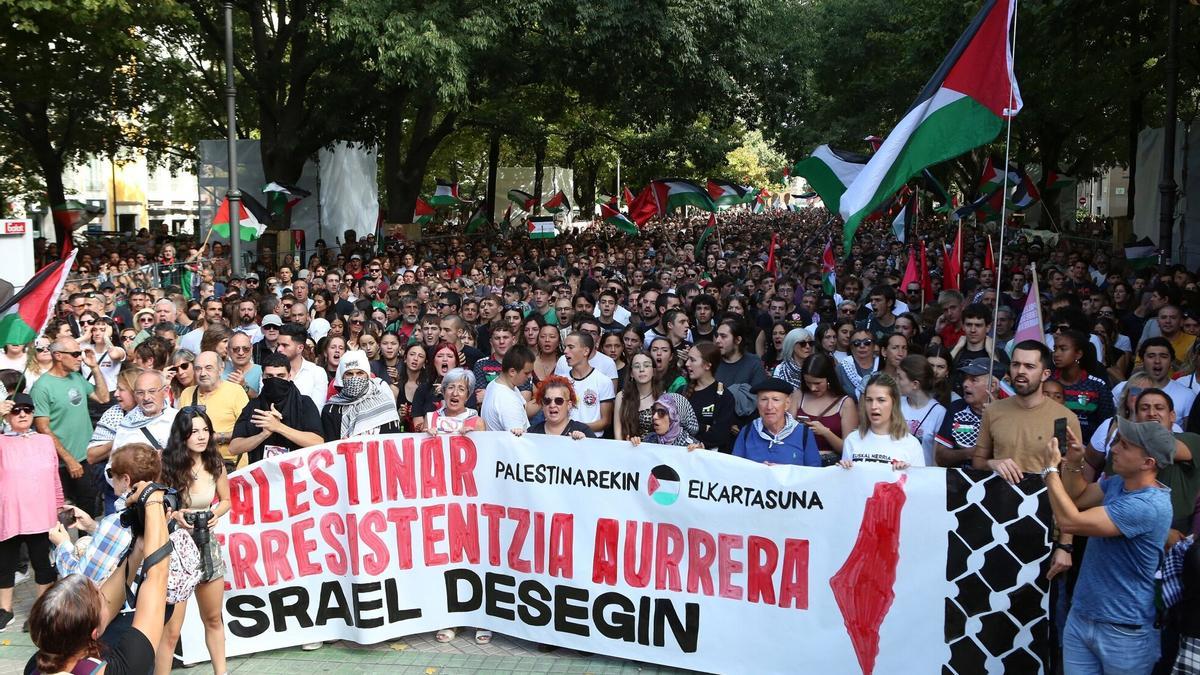 Fotos de la concentración en apoyo a Palestina.