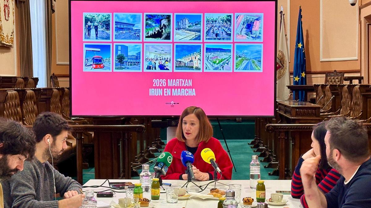 La alcaldesa de Irun, Cristina Laborda, durante su última comparecencia del año ante los medios. La alcaldesa de Irun, Cristina Laborda, durante su última comparecencia del año ante los medios.