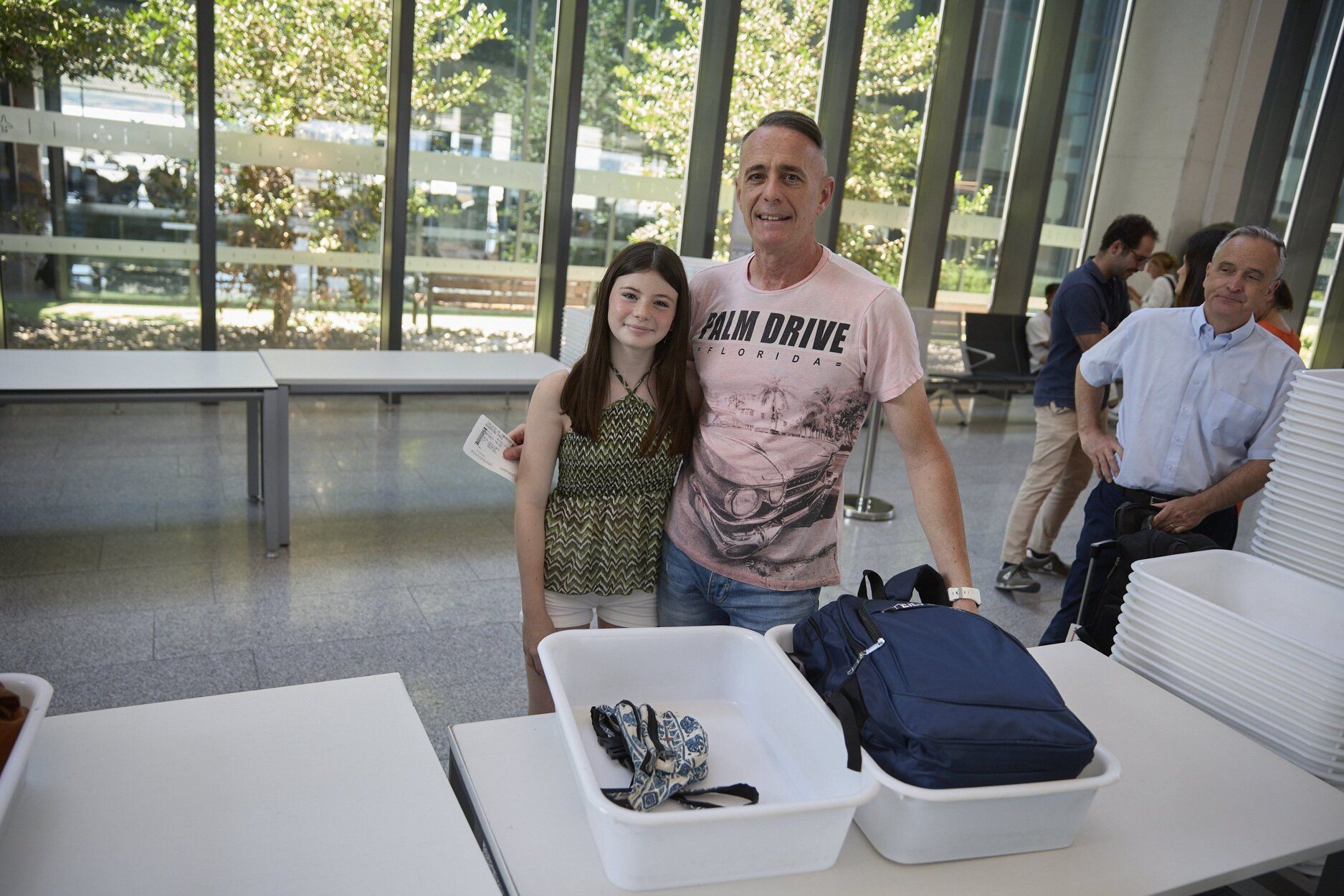 Fotos del inicio de las vacaciones de agosto en el aeropuerto de Noáin