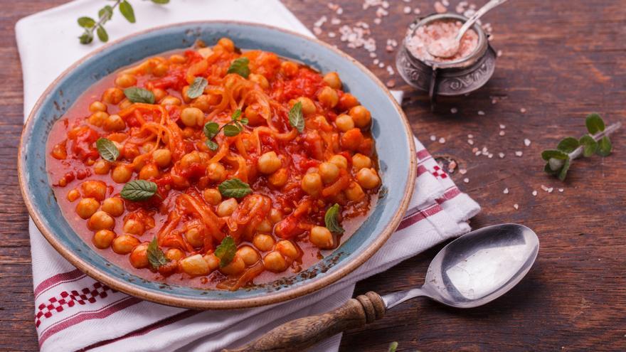Menú de fin de semana: garbanzos con pisto, empanadillas de calabaza y compota de manzana