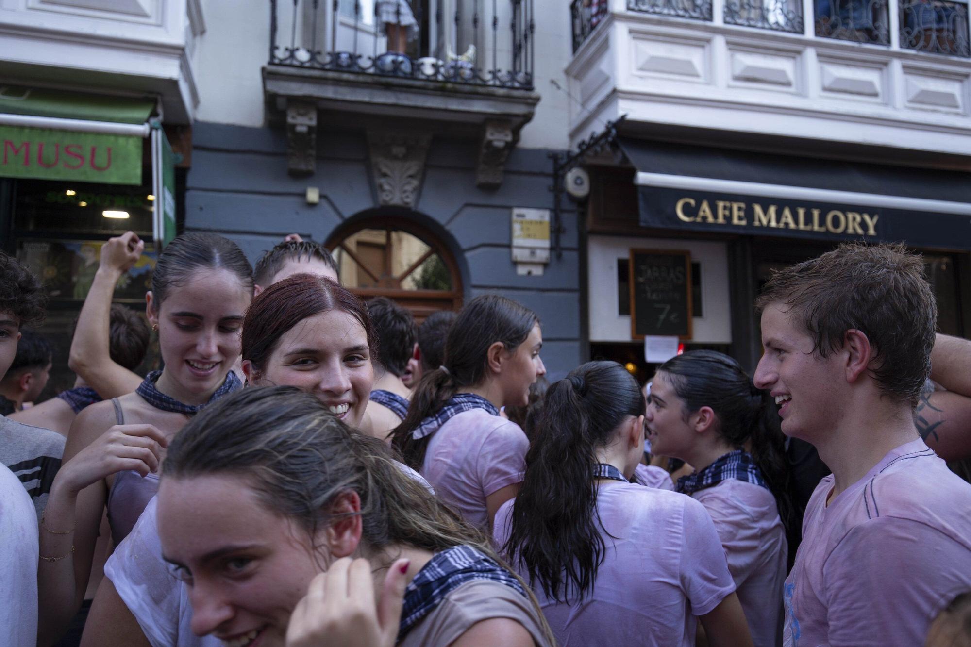 En imágenes: Vitoria sale a la calle a celebrar La Blanca tras el txupinazo