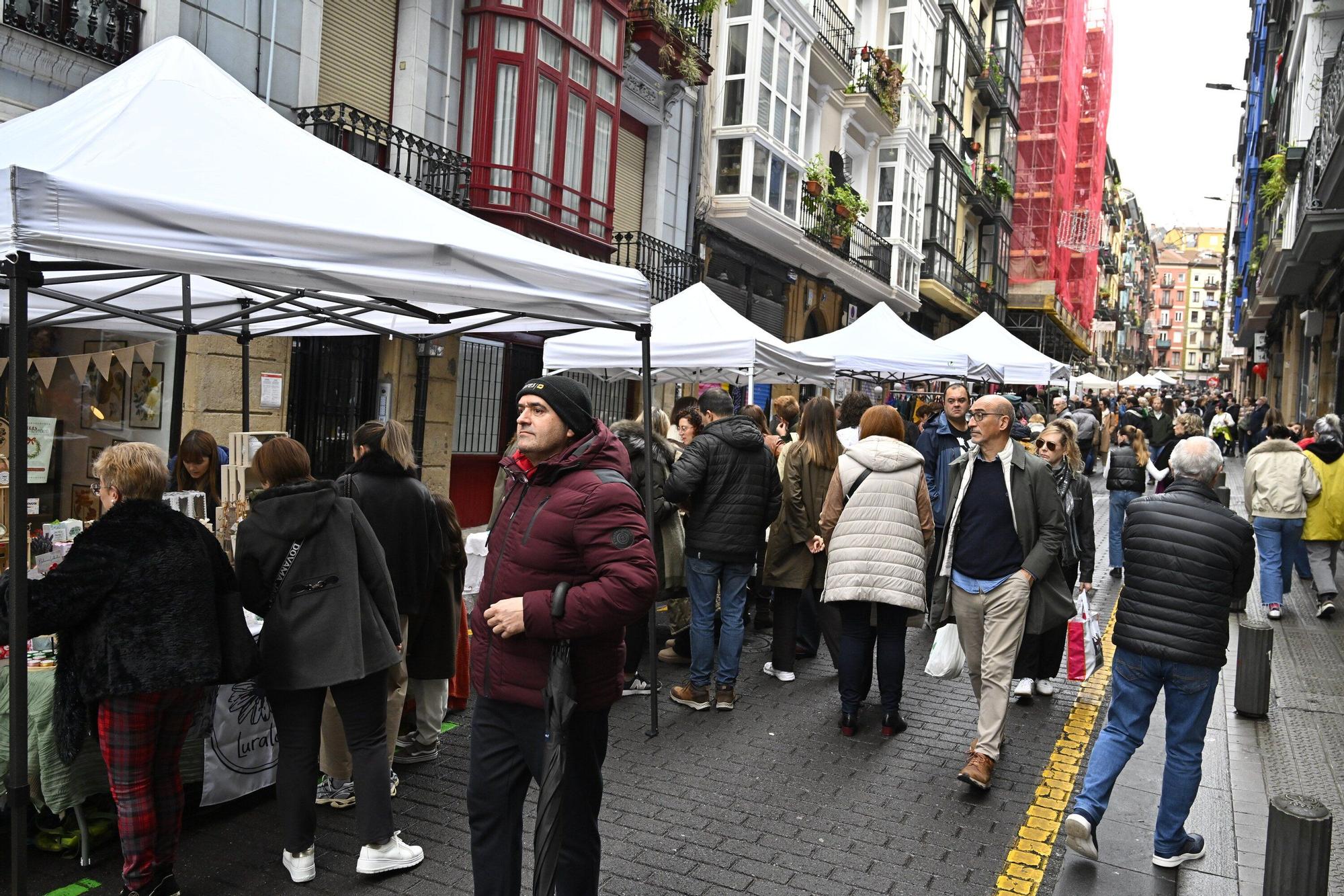 En imágenes: el mercado del Dos de Mayo se viste de Navidad