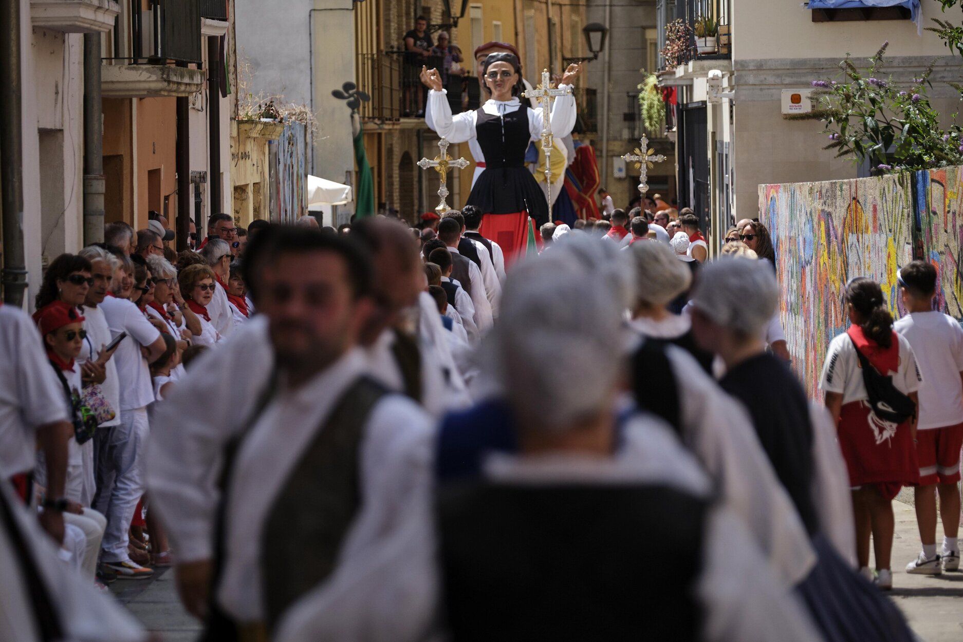 Fotos de la procesión y la pañuelada de este domingo en fiestas de Estella-Lizarra