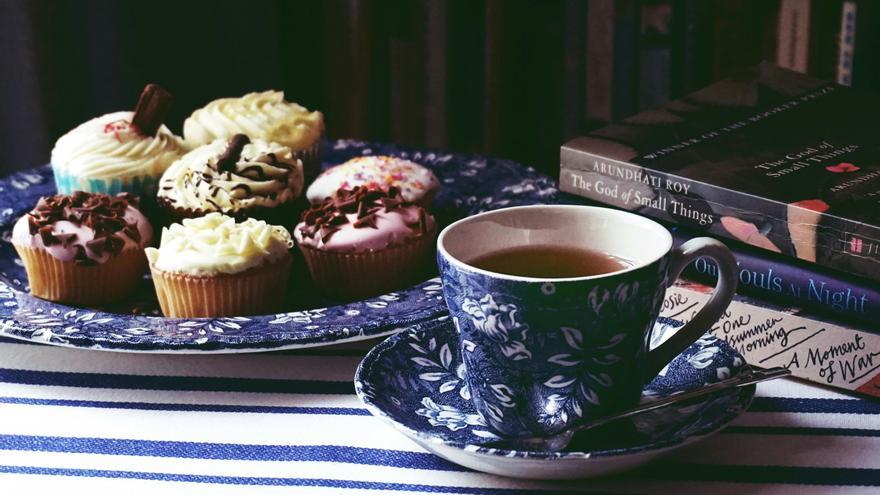 Relatos de viajes, te y cocina galesa, argumentos de peso para sentarse en torno a una mesa y charlar en inglés en Azkoitia