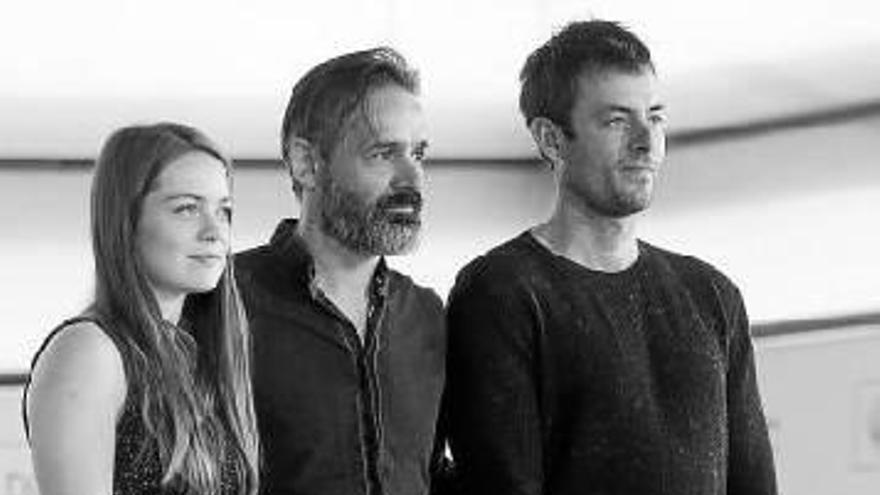 Baltasar Kormákur y los actores Hera Hilma y Gísli Örn Gardarsson.