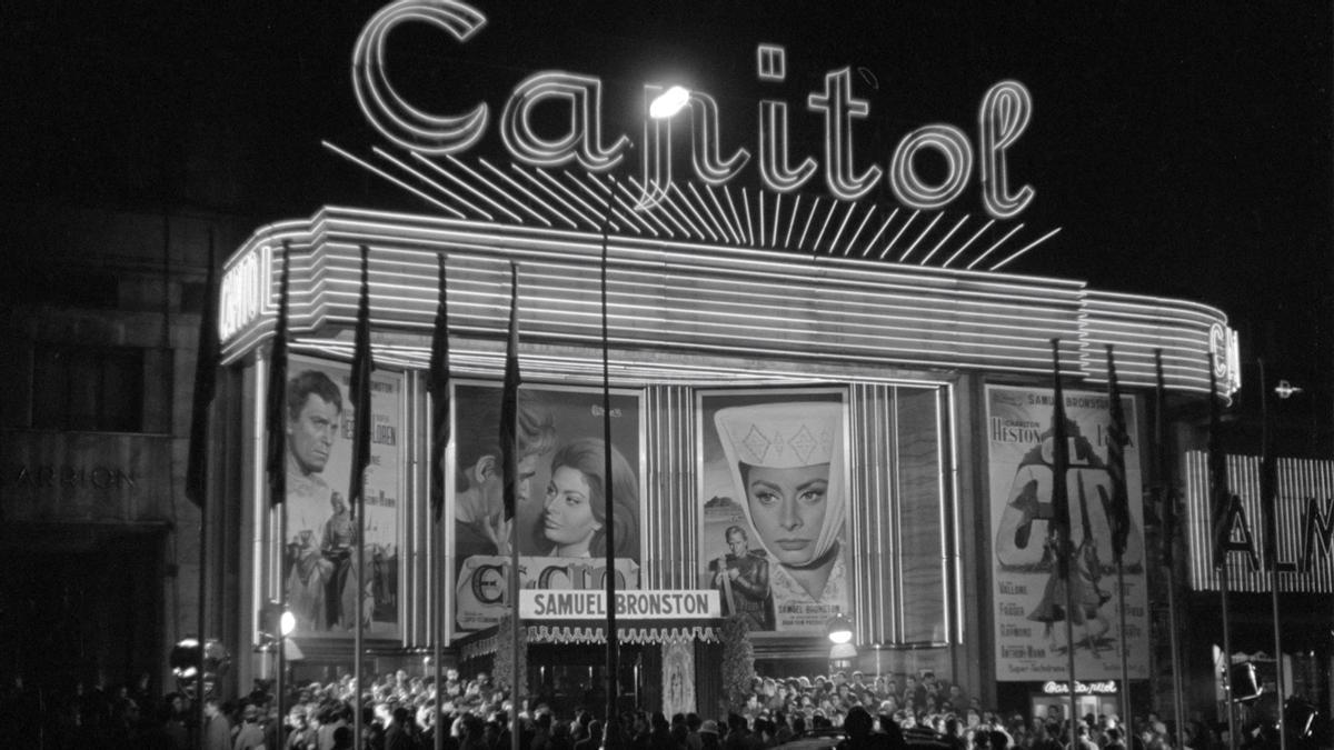 Los cines proyectaban títulos como ‘Furtivos’, ‘El Cid’ y las grandes superproducciones internacionales del calibre de ‘Tiburón’ o ‘El coloso en llamas’.