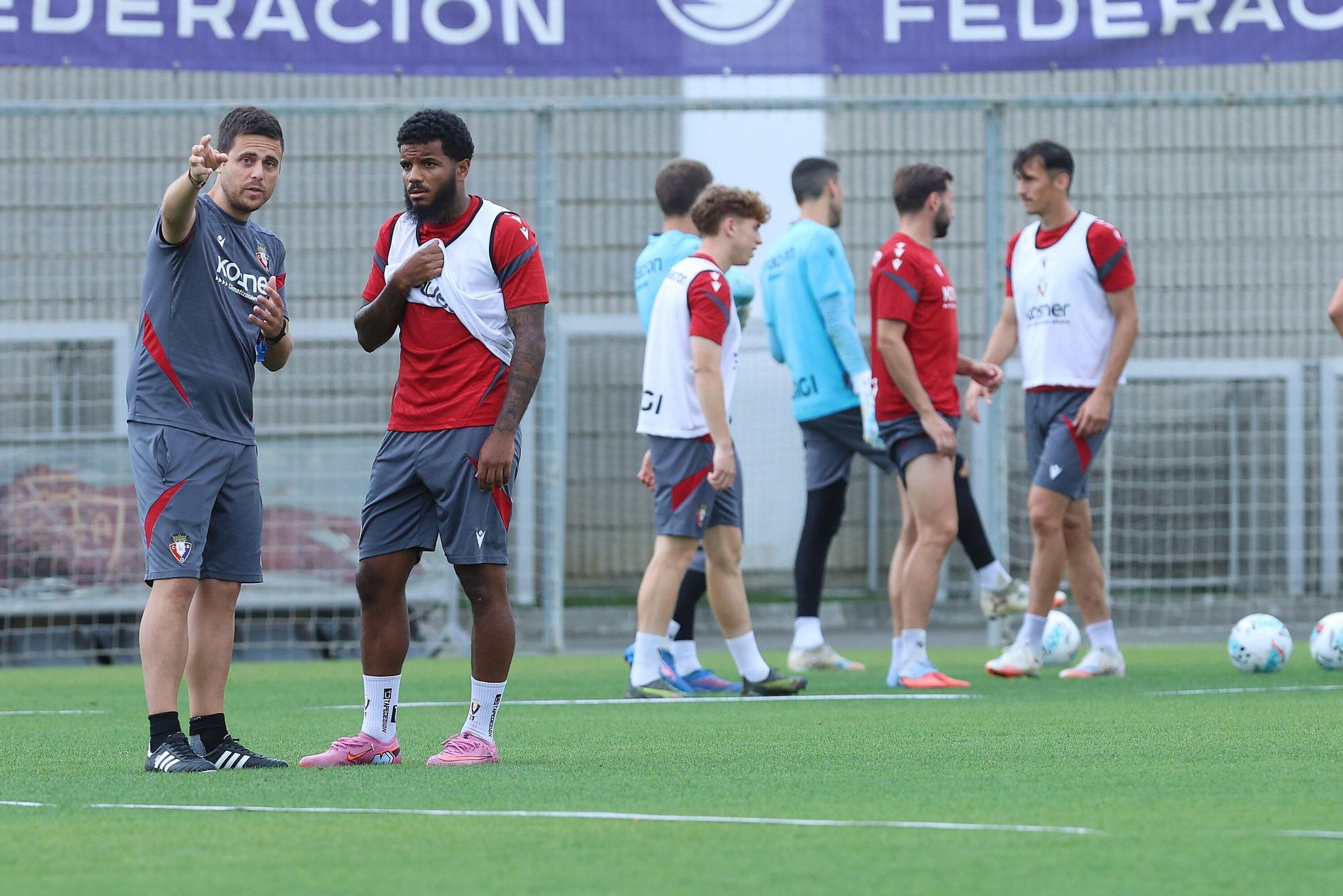 Fotos del entrenamiento de Osasuna antes de viajar a Madrid