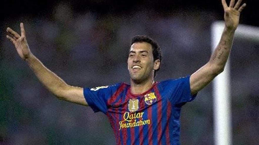 Busquets celebrando un gol durante el partido.