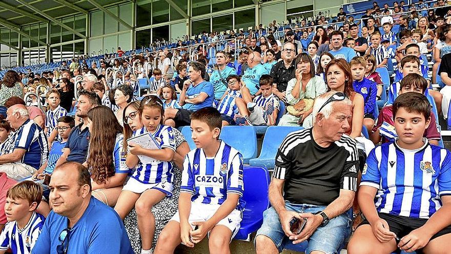 La grada del campo José Luis Orbegozo presentó un fenomenal ambiente.