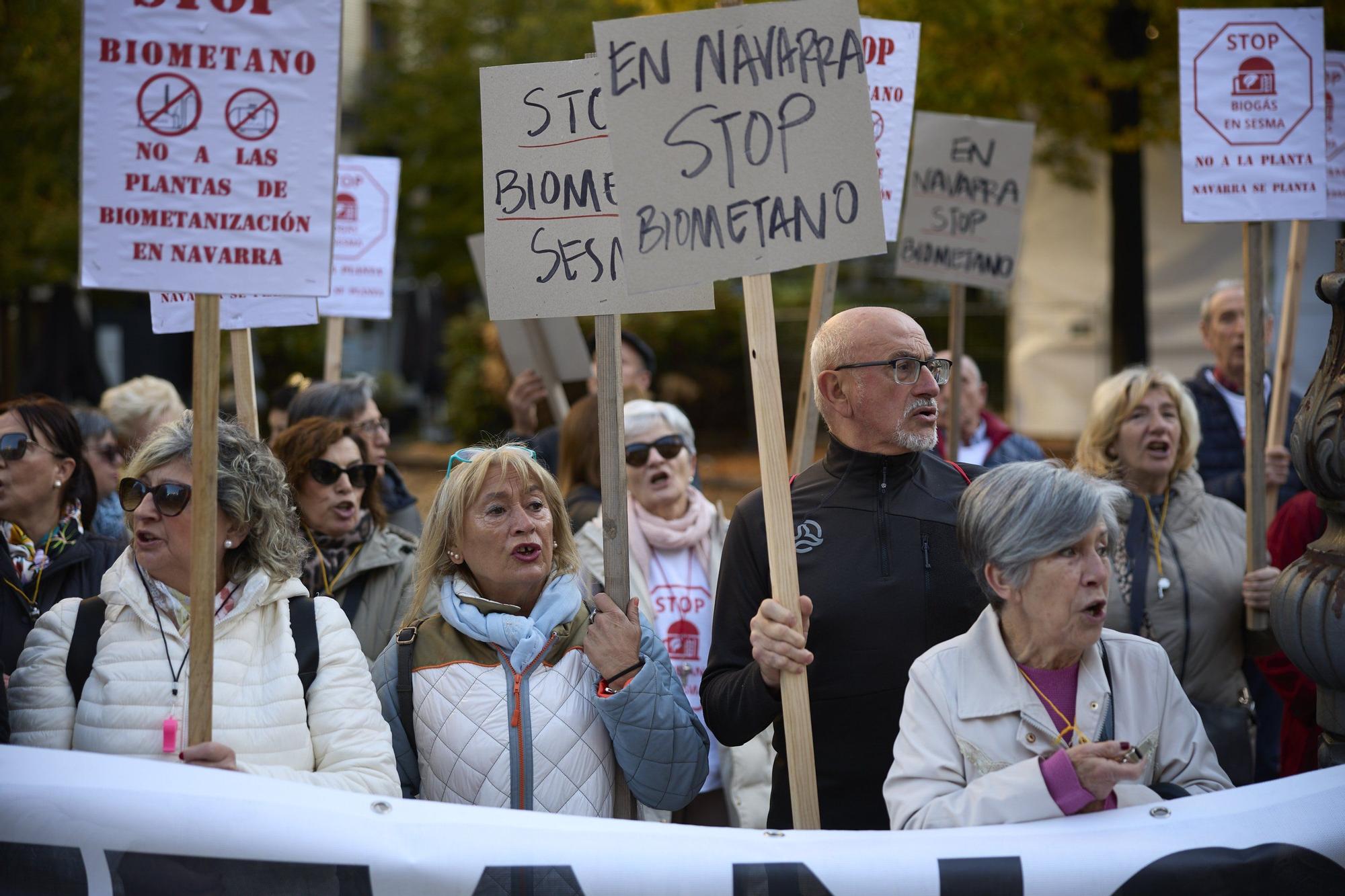 Sustrai Erakuntza, ante el Parlamento de Navarra "por una planificación democrática de la biometanización"
