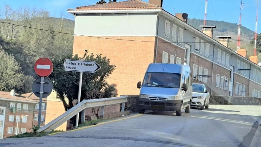 Arrigorriaga plantea partidas para el barrio de Salud e Higiene, el patio de la escuela y el polideportivo