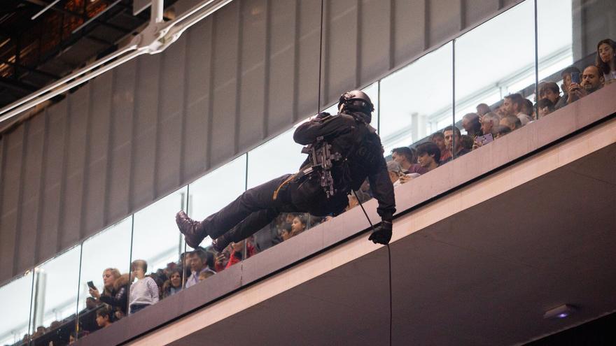 Exhibición de la Policía Foral en el Navarra Arena