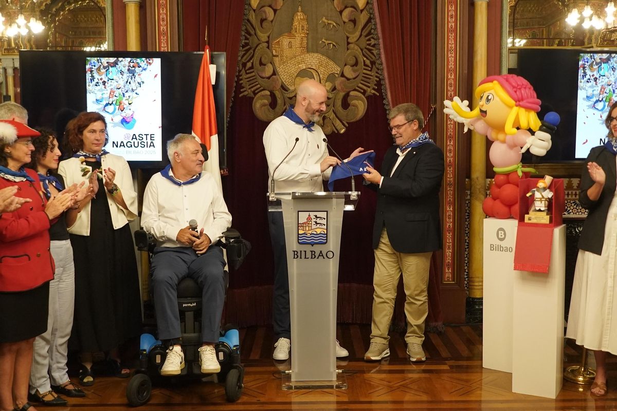 Recepción a la sociedad bilbaina en el Ayuntamiento de Bilbao