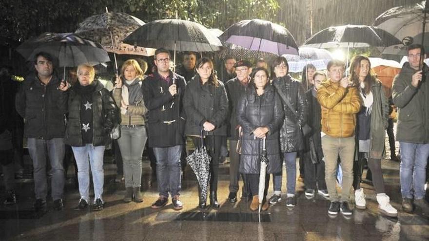 Vecinos de Santurtzi se concentran en repulsa  por el apuñalamiento