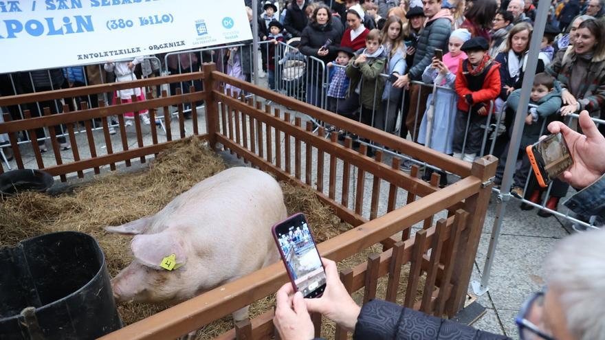 La feria de Santo Tomás de Donostia “se reactivó” por la tarde