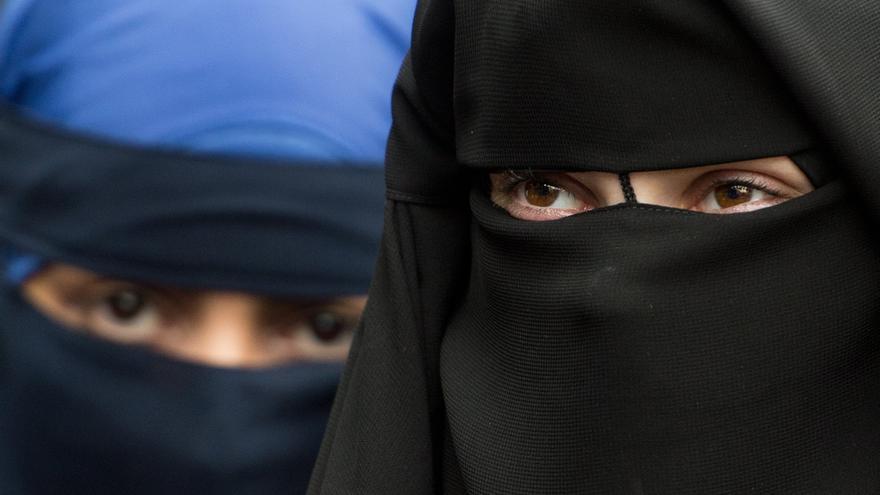 El Parlamento Vasco rechaza la iniciativa de Vox de prohibir el burka o el niqab en espacios públicos
