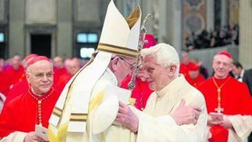 Dos Papas por primera vez en la Basílica de San Pedro