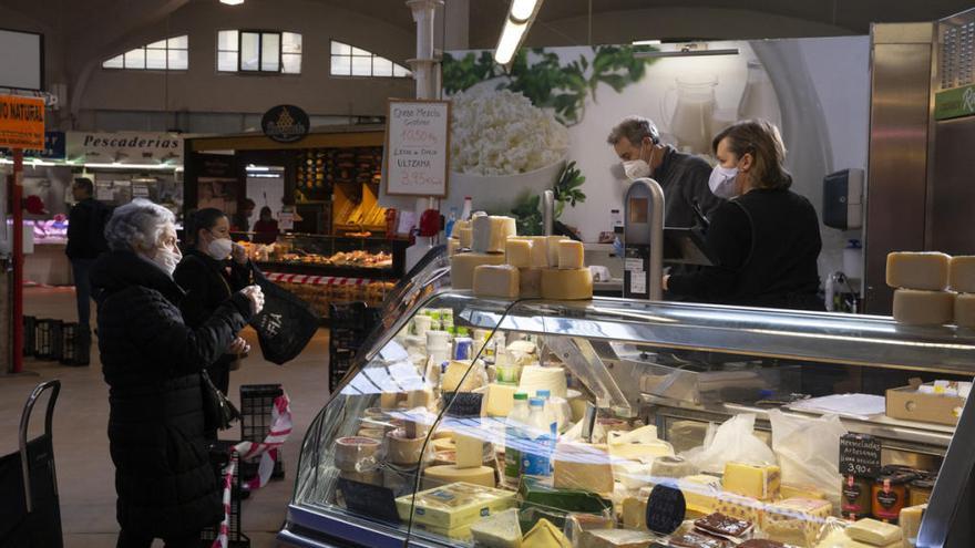 Compras en el mercado del Segundo Ensanche.