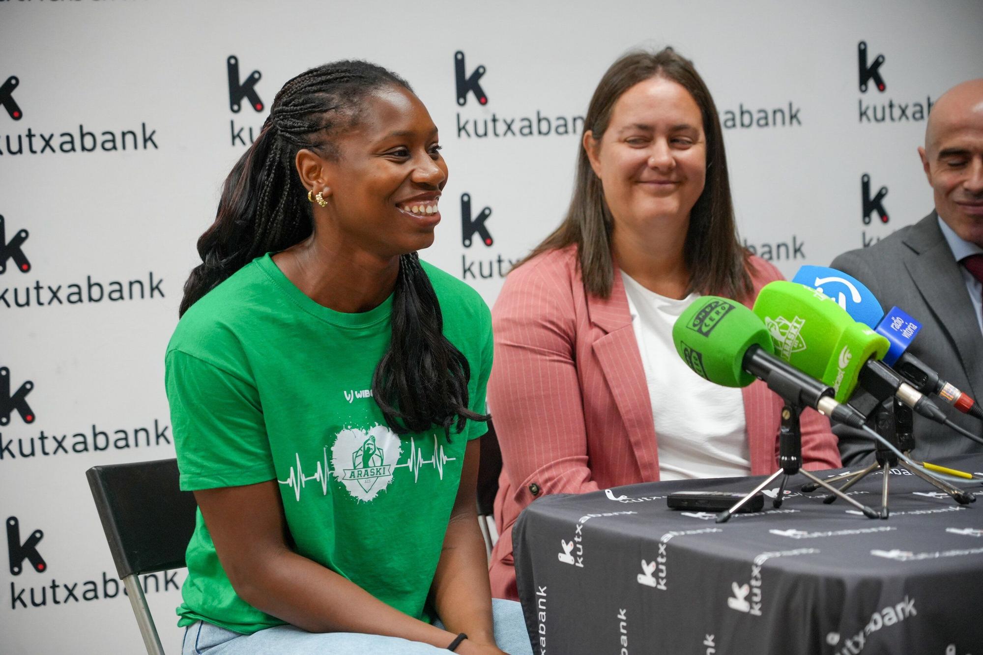 Dembele y Toussaint, presentadas como jugadoras del Araski