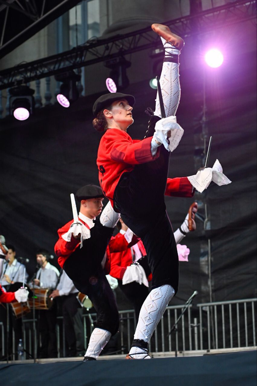 [Fotos] Donostia baila con Goizaldi Dantza Taldea