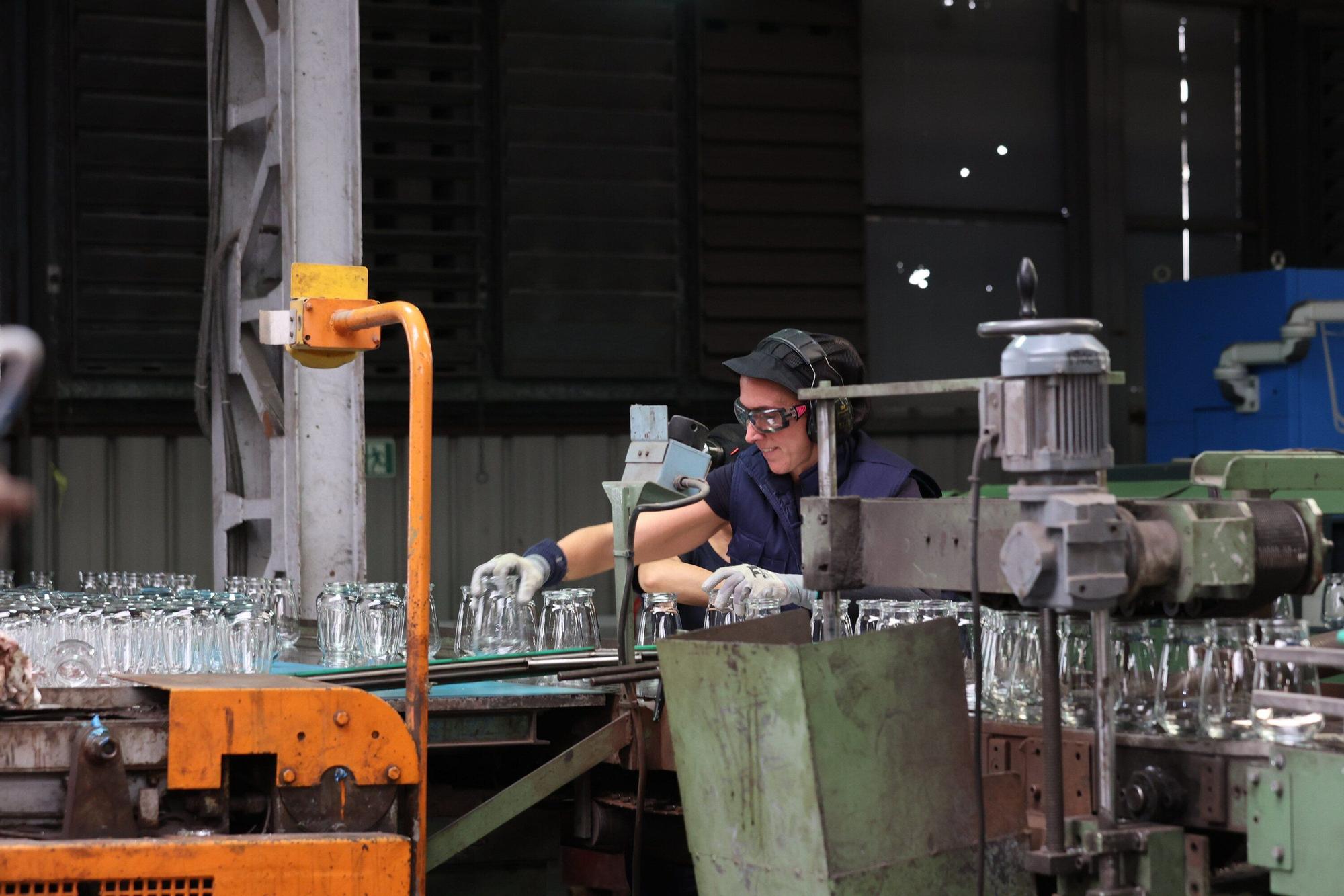 En imágenes: Pradales pone a Vicrila como "ejemplo" industrial que ha sabido enfrentar dificultades