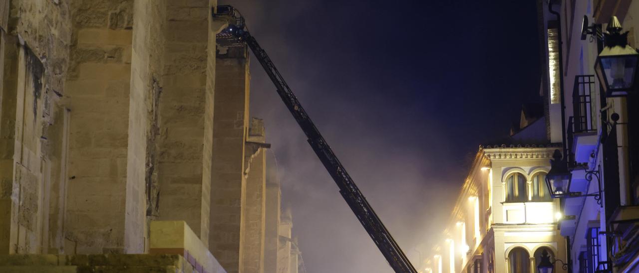 Extinguido completamente el incendio de la Mezquita de Córdoba, que abrirá este sábado