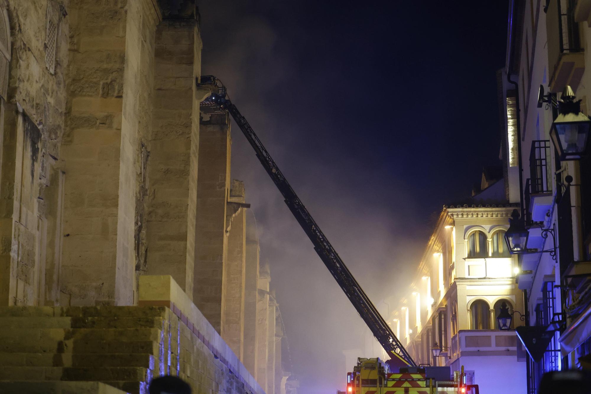 Extinguido completamente el incendio de la Mezquita de Córdoba, que abrirá este sábado