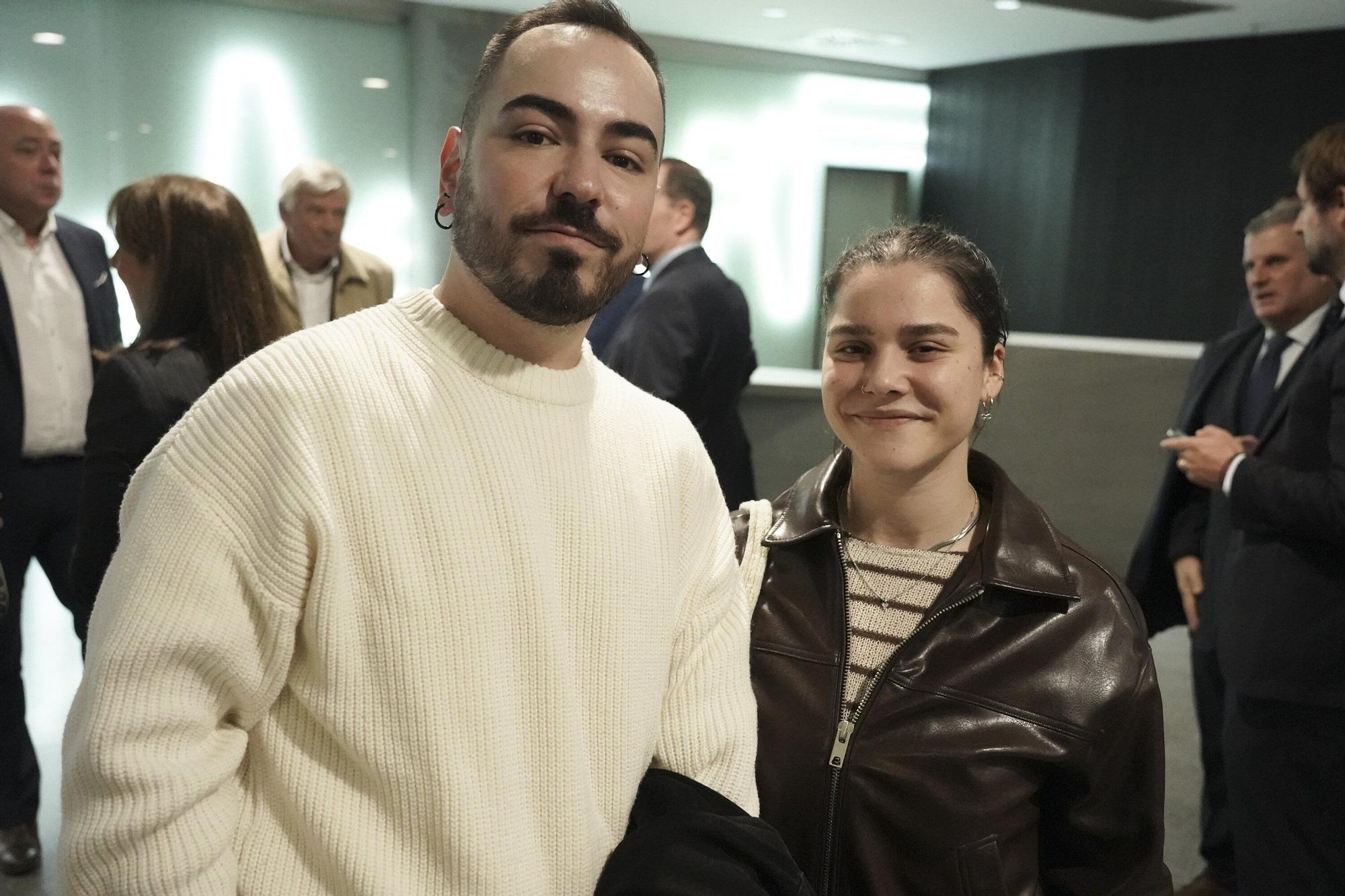 Iñaki Pérez y Nuria Méndez, dos de los más jóvenes entre la concurrencia.