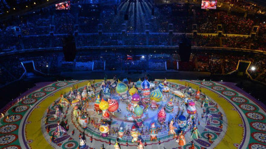 La llama olímpica brilla ya en Sochi