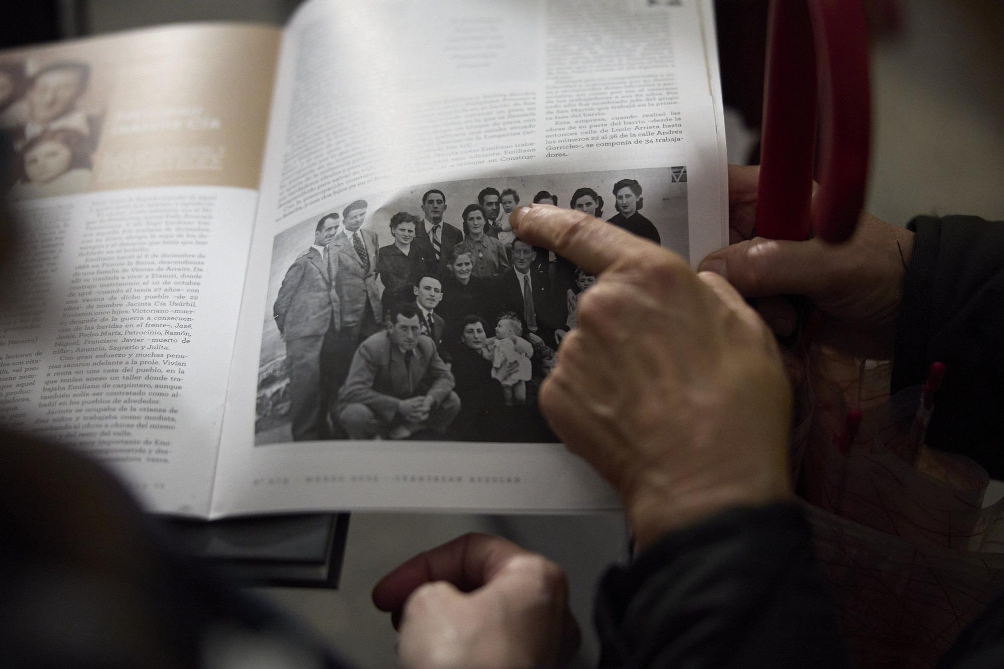 Fotos del reportaje con la familia suiza de Emiliano Iraizoz, de los primeros vecinos de la Txantrea y que leyó ante Franco en diciembre del 52.